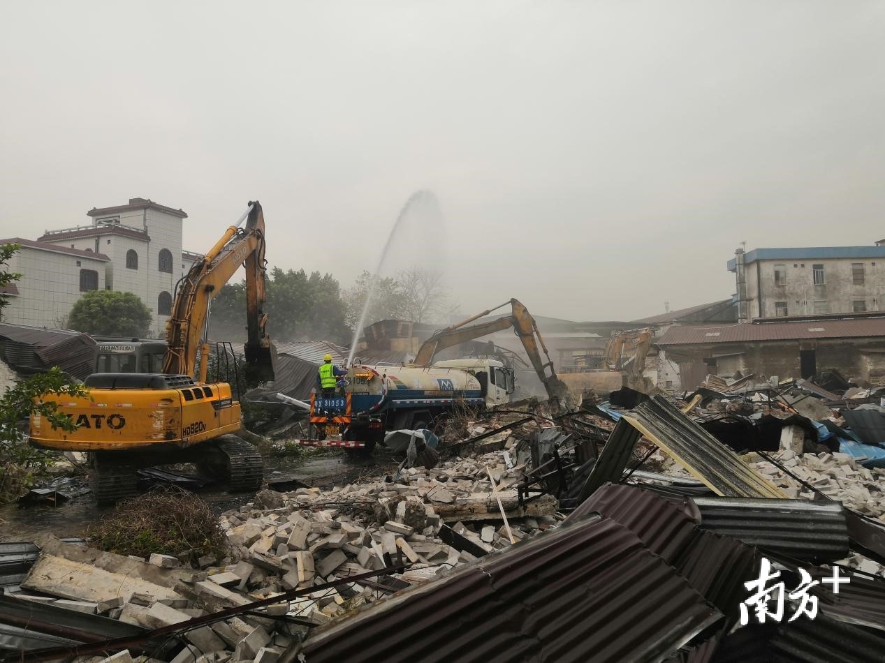 1月21日，顺德区容桂街道举行天富来工业区清拆启动仪式。容桂街道办供图