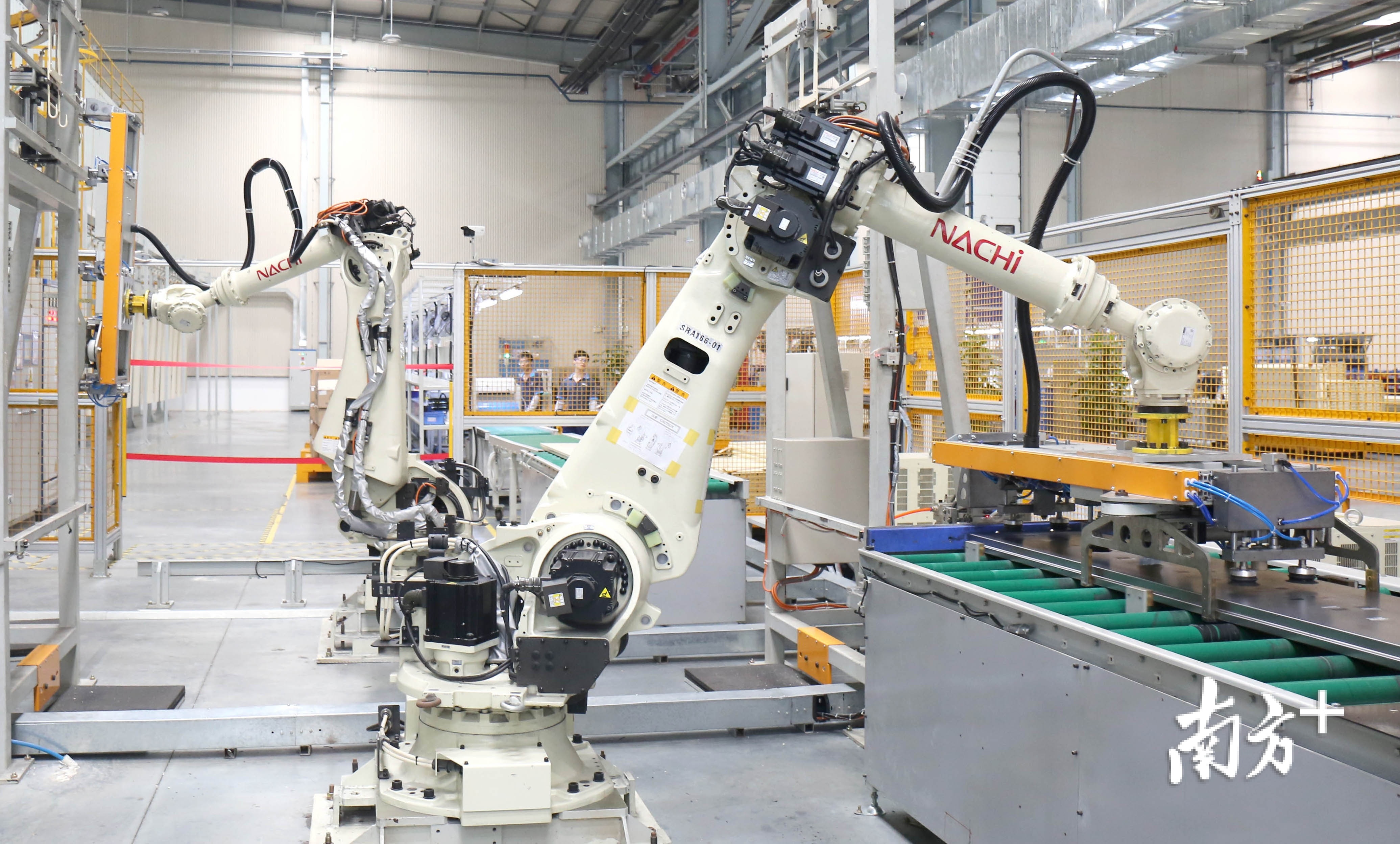 上世纪80年代,中山市第一家电梯企业也已在南区落户,经过几十年的发展,南区也成为国内最重要、最具影响力的电梯产业基地之一。图为位于中山南区的蒂森电梯有限公司生产车间。