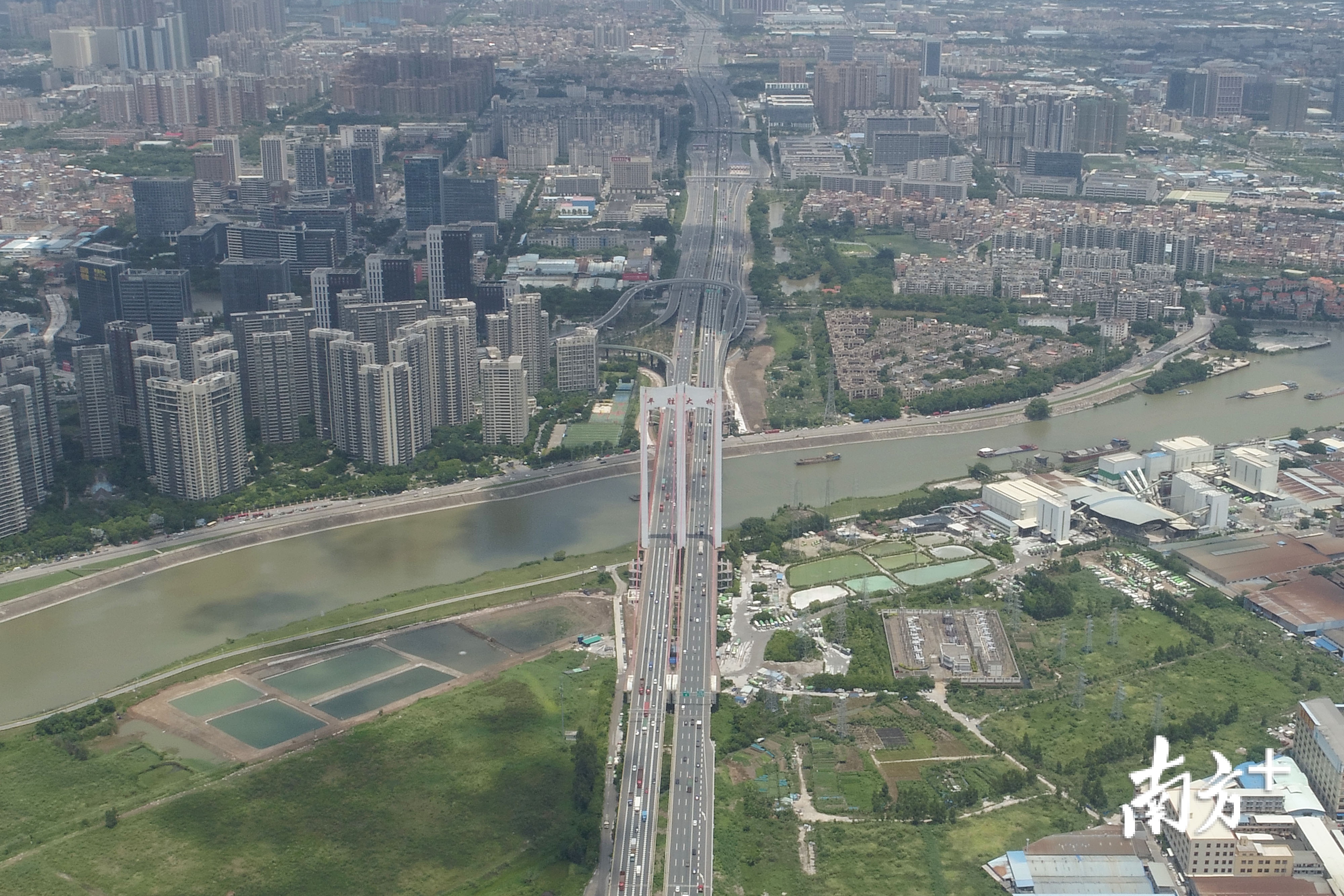佛江高速公路(和顺至陈村段)成为佛山南北向交通大动脉.戴嘉信摄