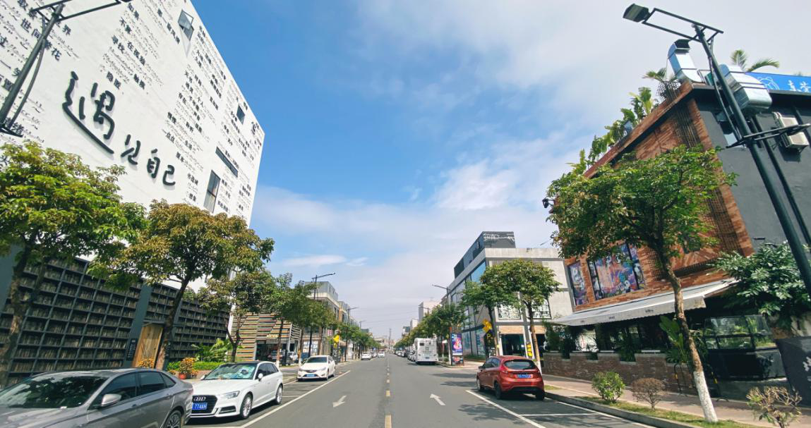 "1月19日,在东城"33小镇"的遇见自己书店,乔先生感慨地对笔者说.