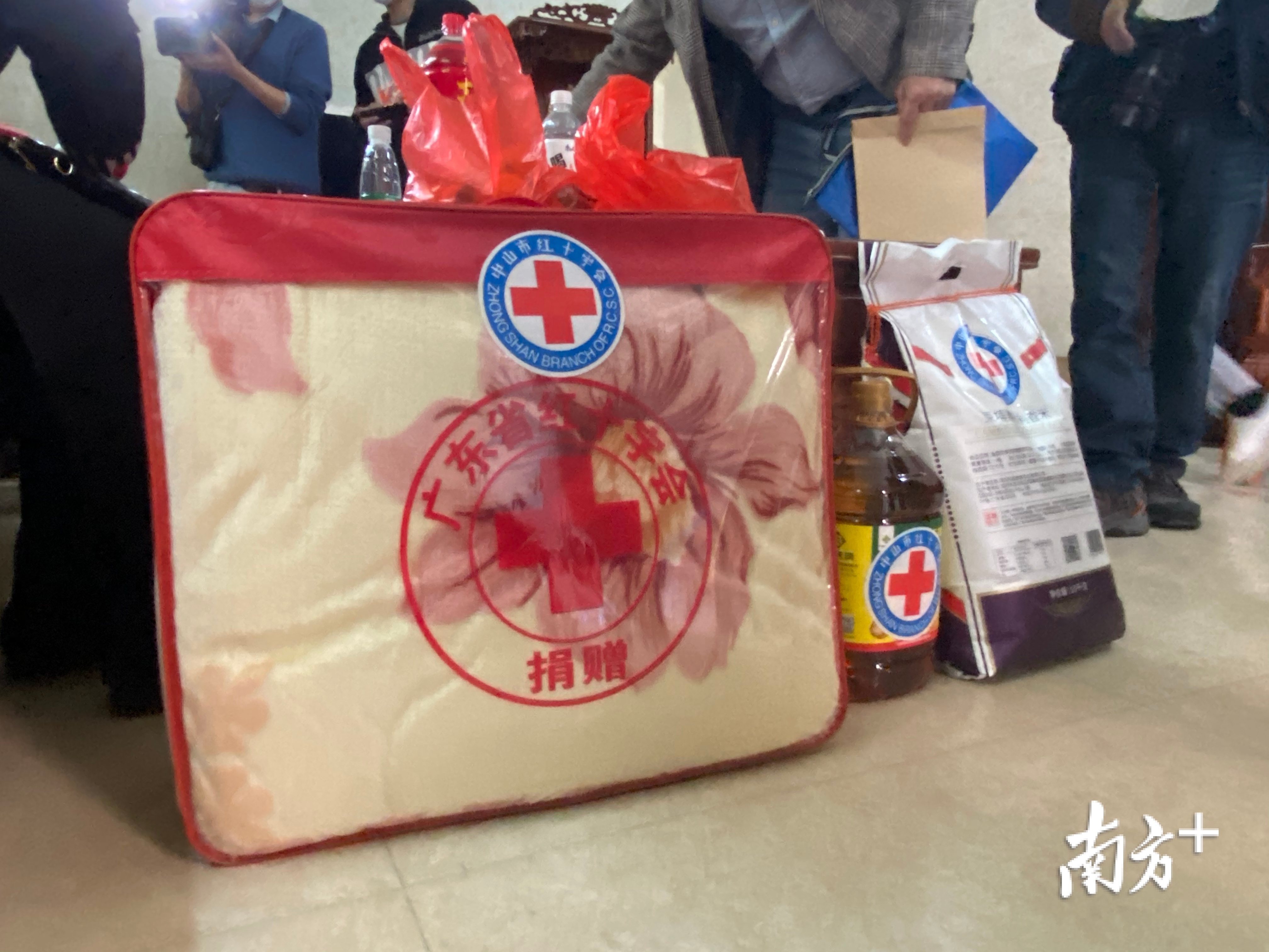 中山红十字会慰问“三献者”！关注器官捐献家庭生活困境