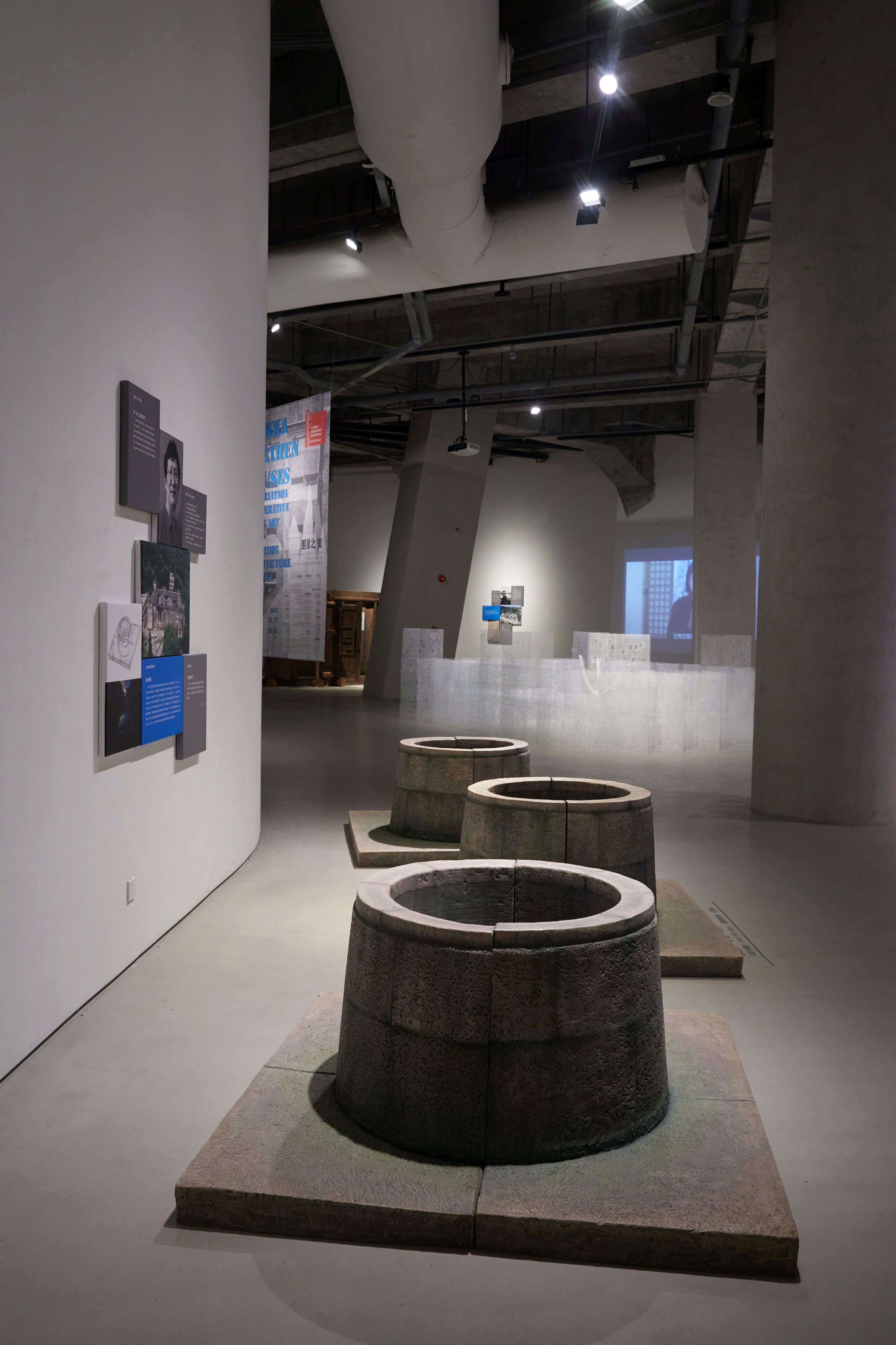 龙南回声,顾雄,多媒介装置,150x150x60cm,2020,玻璃钢着色,不锈钢