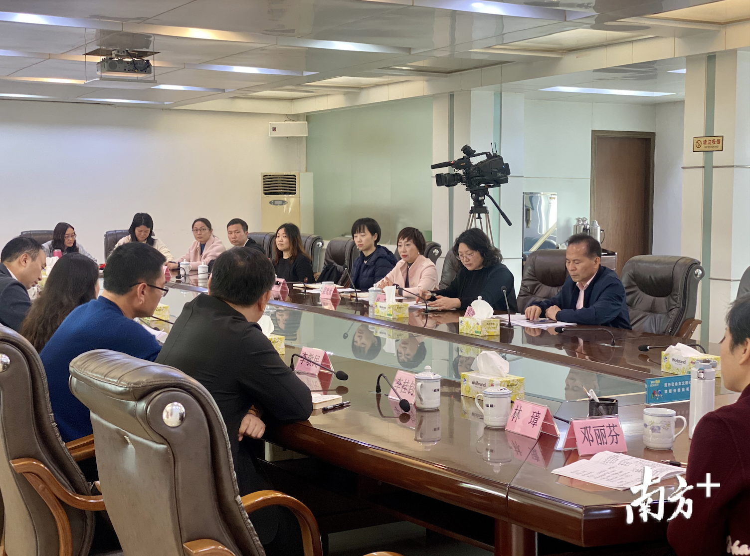 佛山市教育局召开2021年佛山市援藏援疆教师座谈会。王雅铄 摄