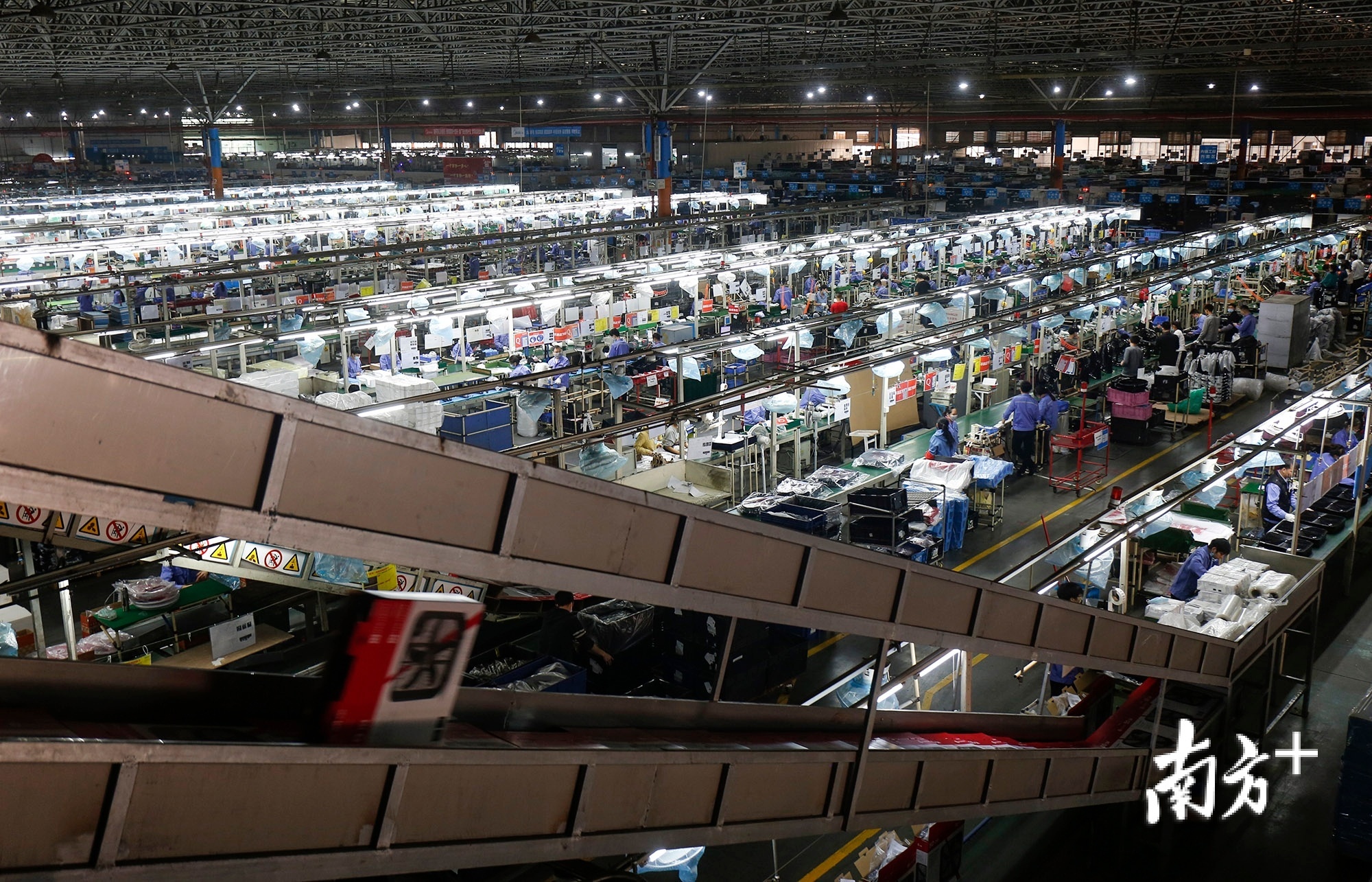 1月27日,广东美的环境电器制造有限公司中山工厂内,在中山市人力资源