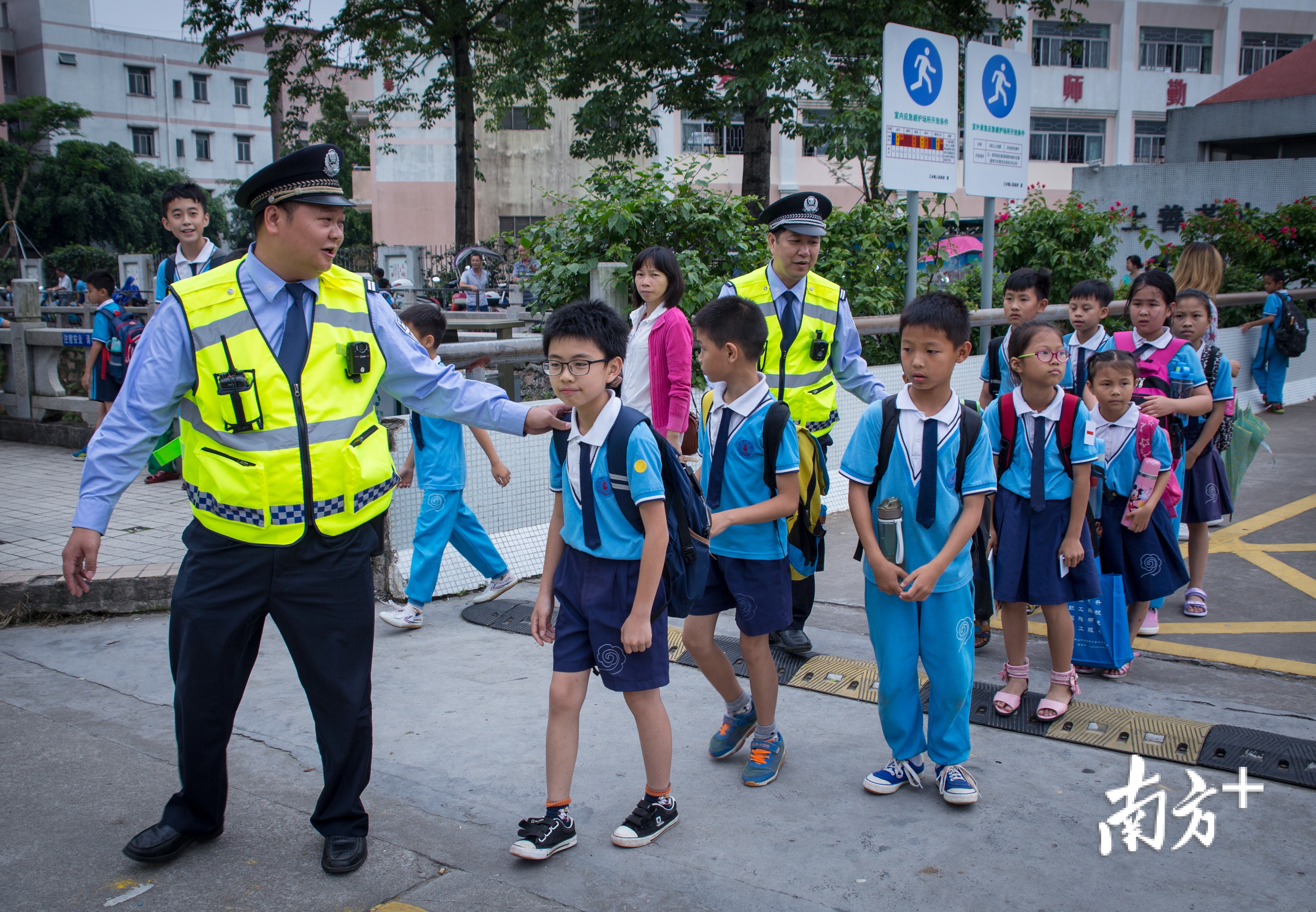 整合网格资源，集约力量对接处理群众反映的“急、难、小”事项。