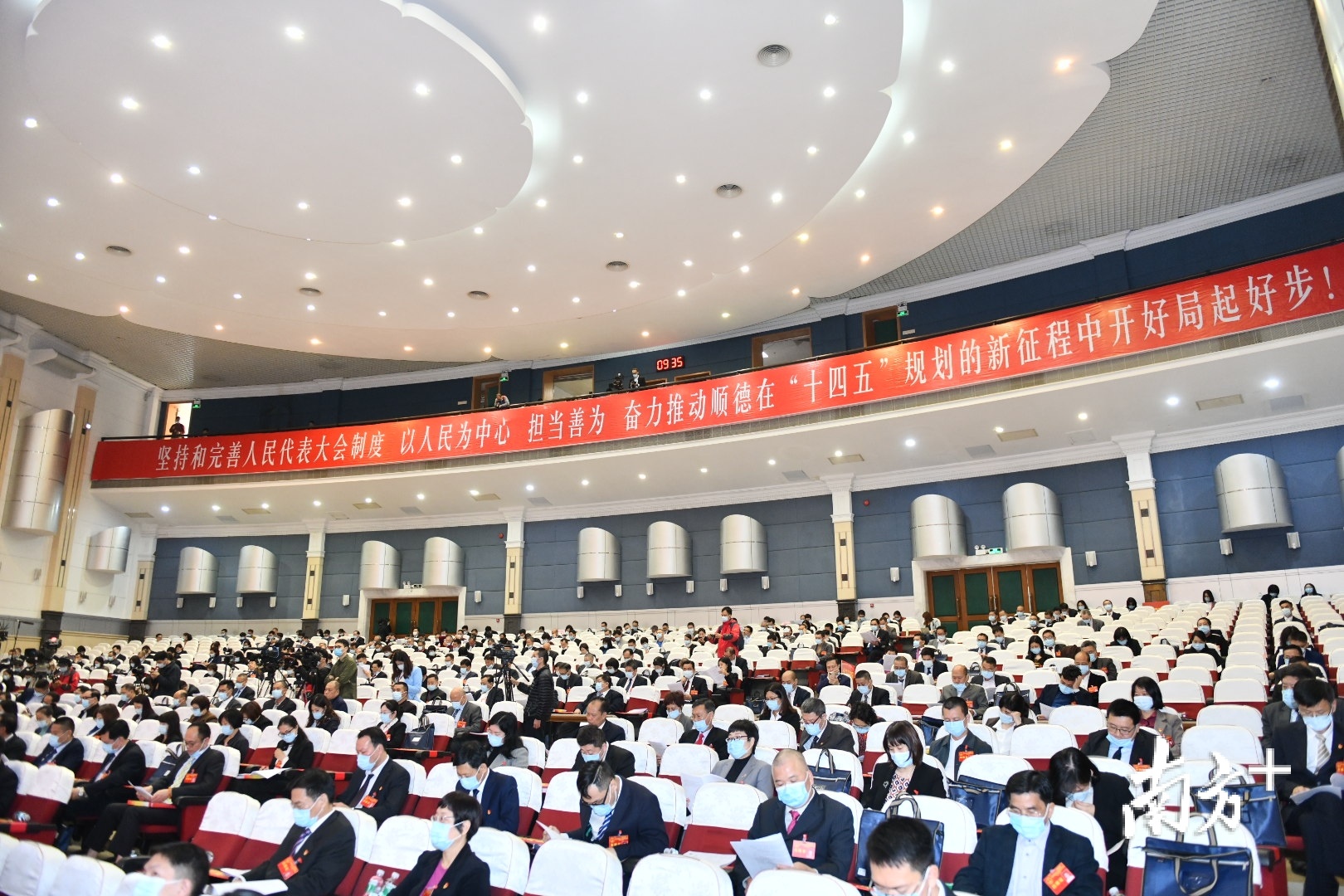 勇担当善作为，全区人大代表围绕中心，聚合创新探索增强履职实效。