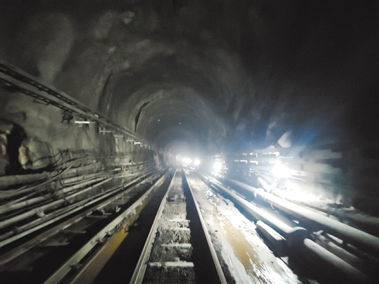 项目地下斜井长1266米。