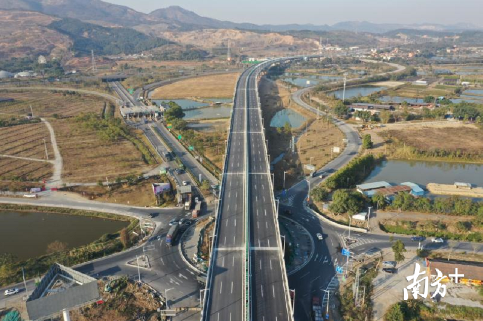 高明大桥至富龙大桥公路，高明人的第一条环线公路。通讯员供图