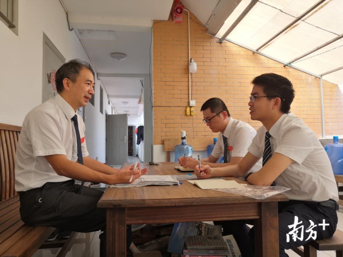 中国援赤几医疗队巴塔点开展交接工作