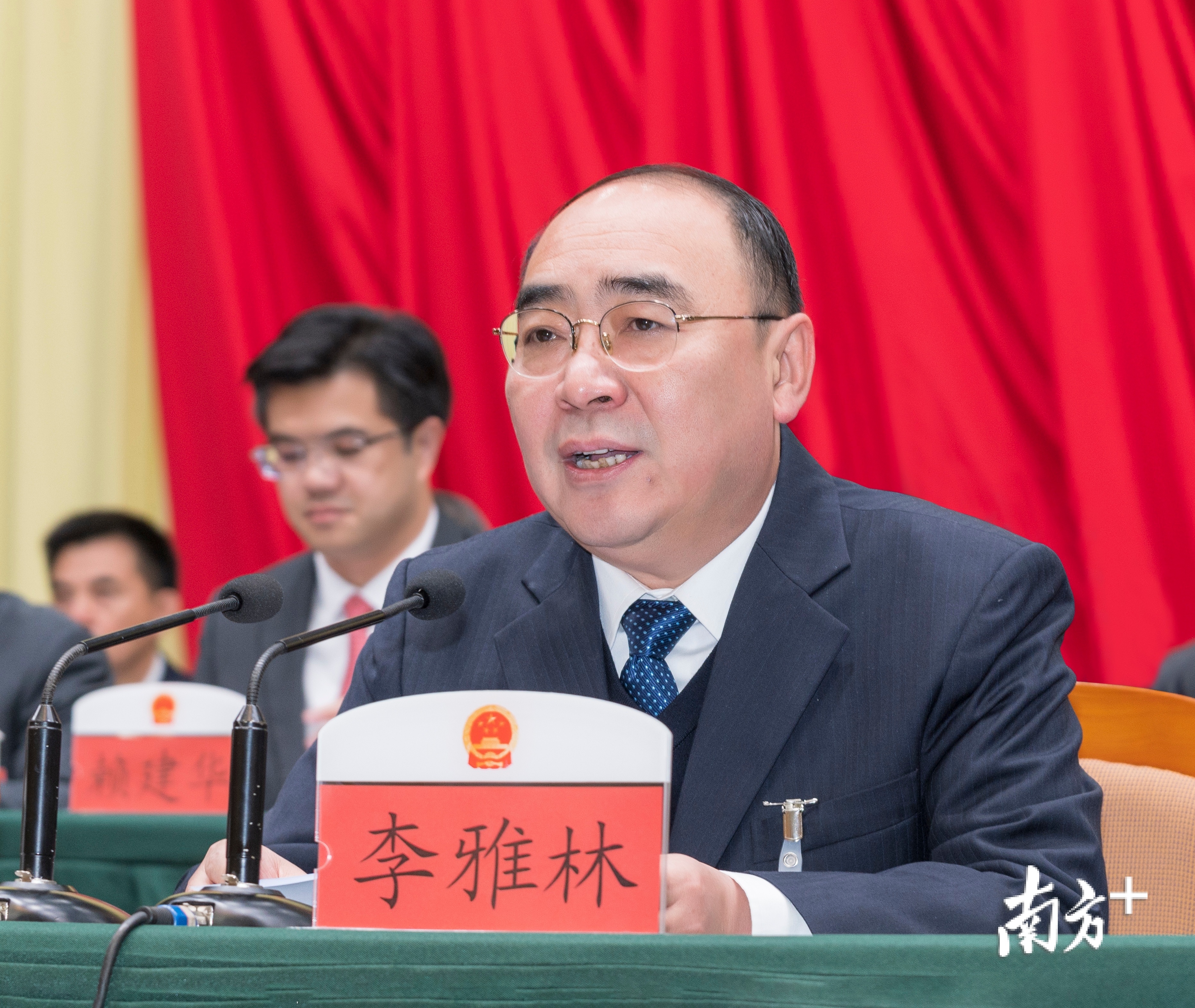 潮州市委书记、潮州市人大常委会主任李雅林主持会议。陈宏文 张伟雄 摄 潮州市委书记、潮州市人大常委会主任李雅林主持会议。陈宏文 张伟雄 摄