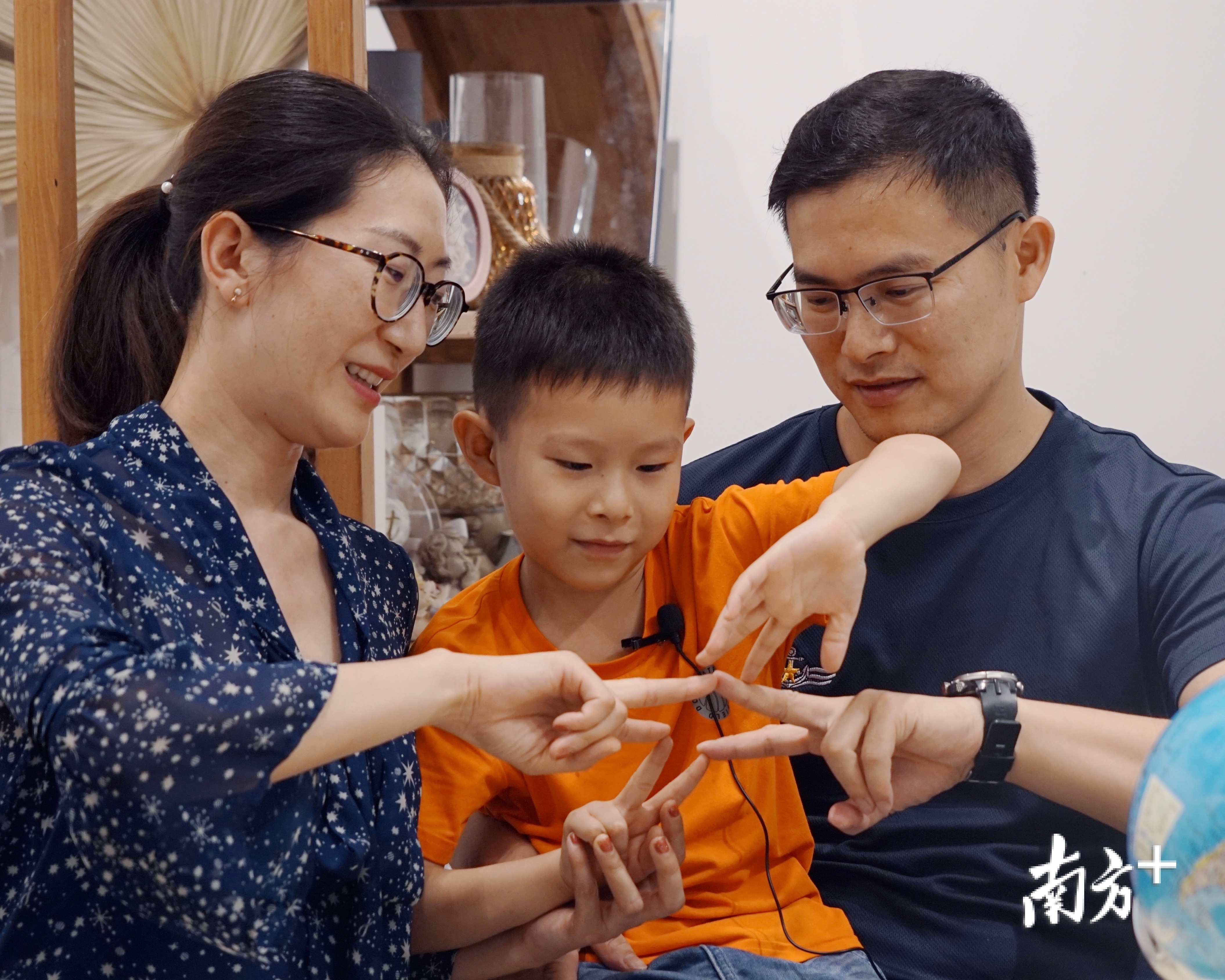 张振山一家三口的合影