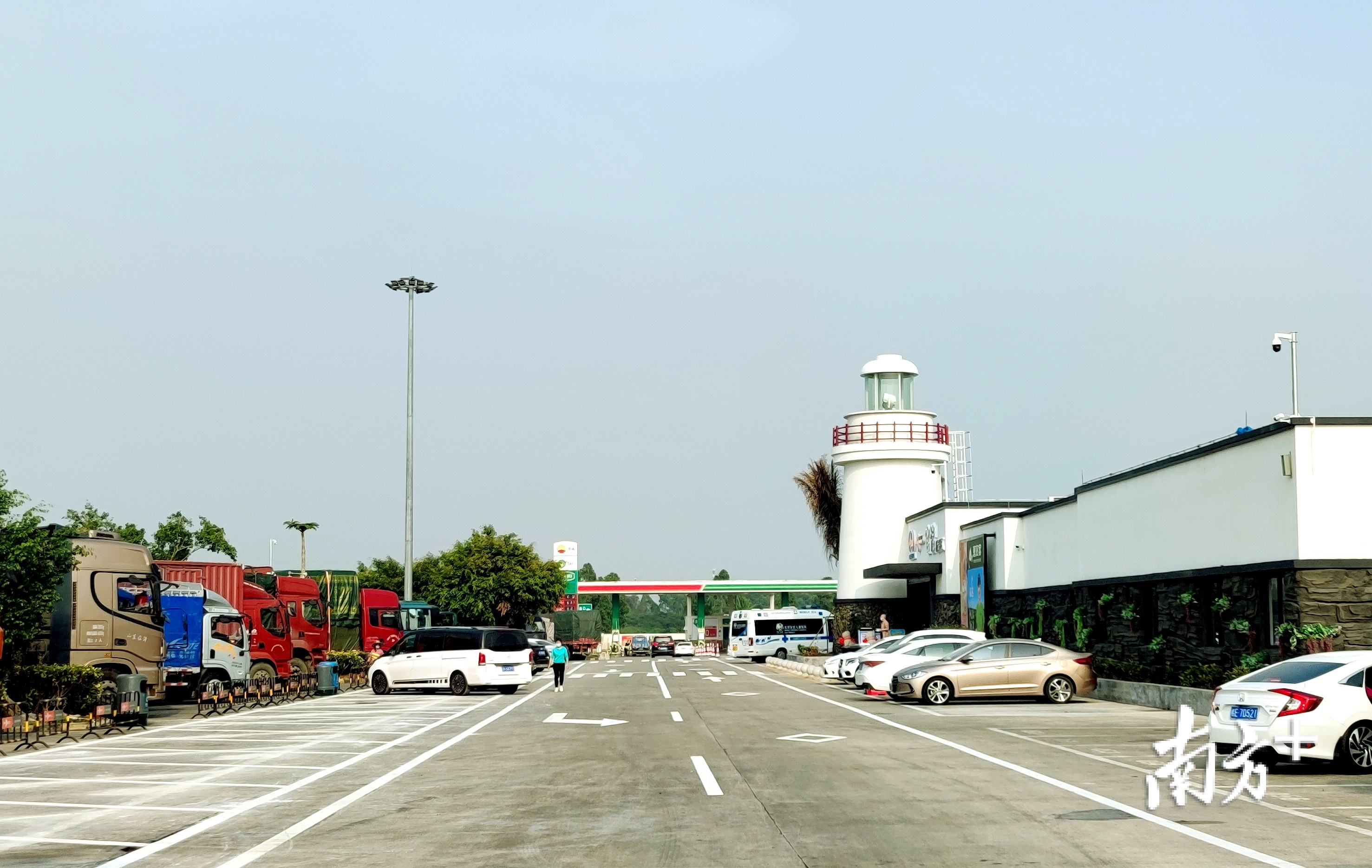 茂湛高速官渡服务区升级改造完成。