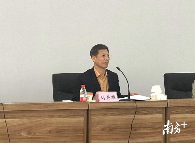 市住建局副局长刘美雄。