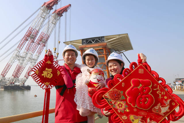 “今年就在工地过年啦！”