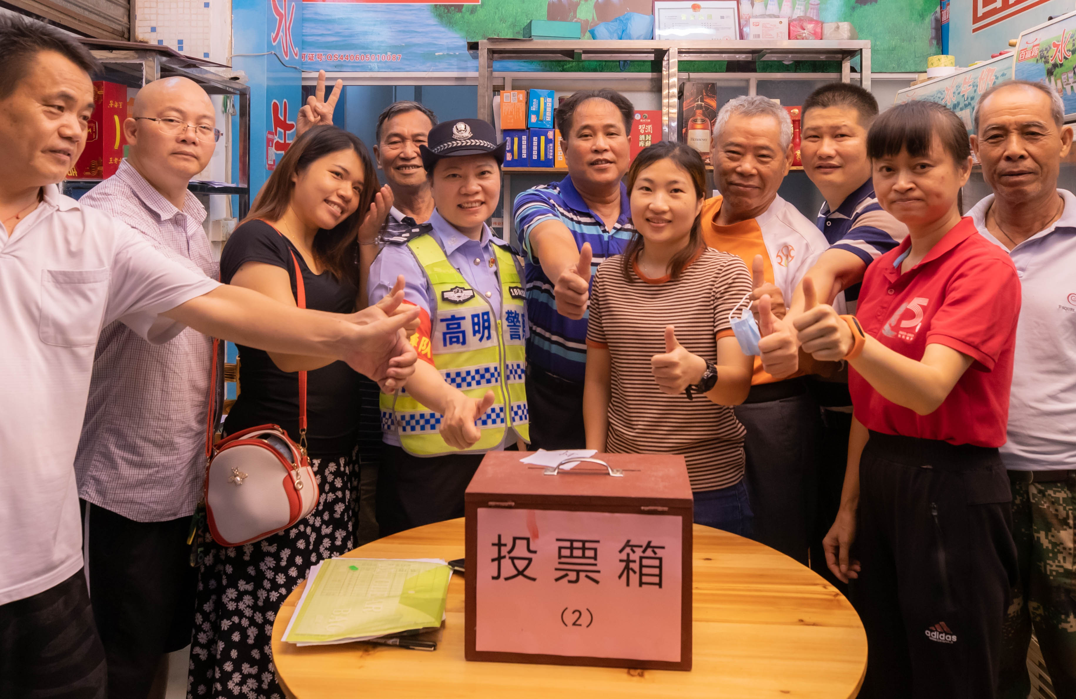 在高明民警的推动下,业主积极参与小区平安建设。高明公安供图