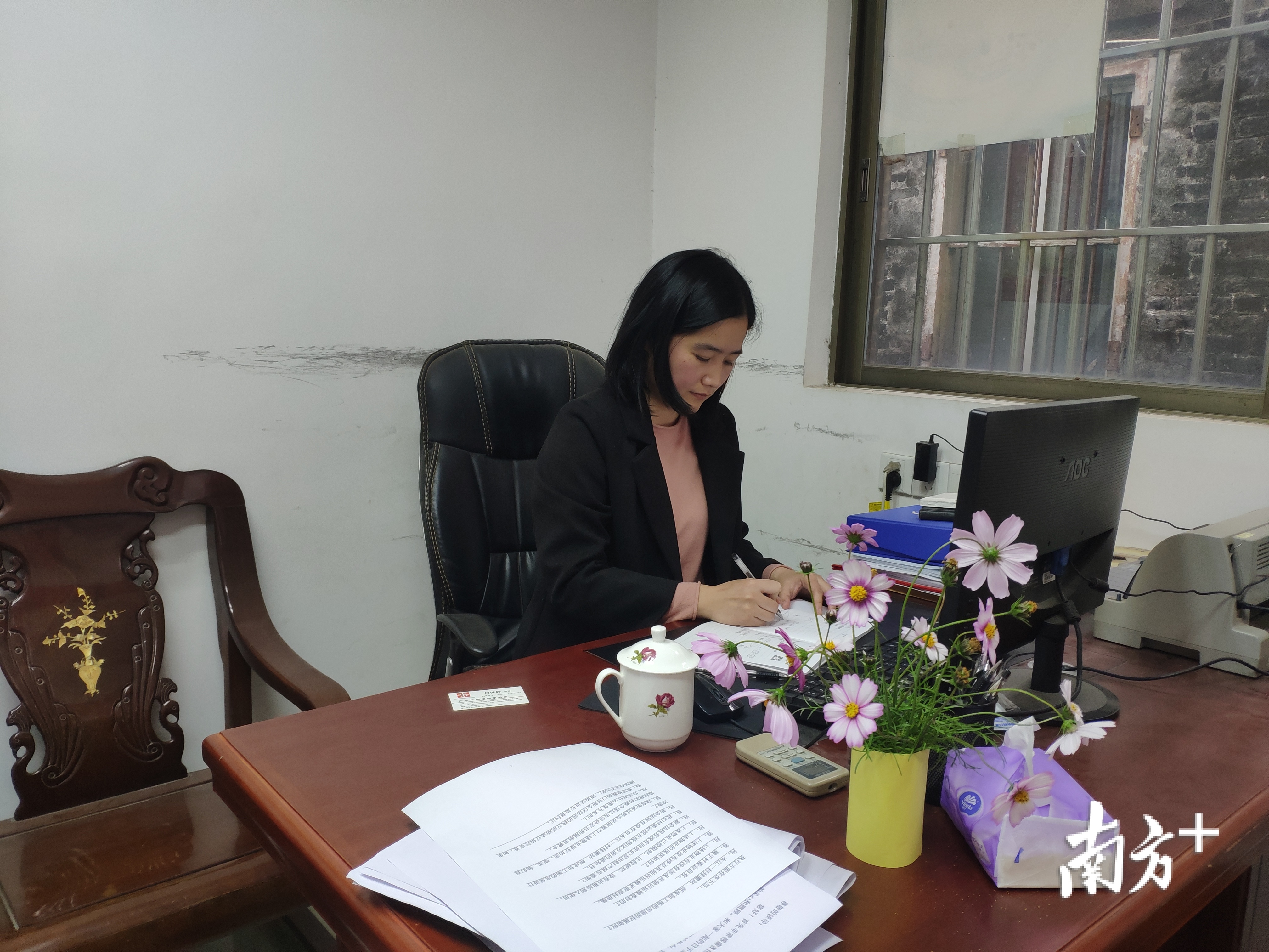 工作中的伍美浓。黄绍侦 摄 工作中的伍美浓。黄绍侦 摄