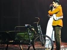 粤看粤好看丨剧场年味浓，还有阿云嘎助阵