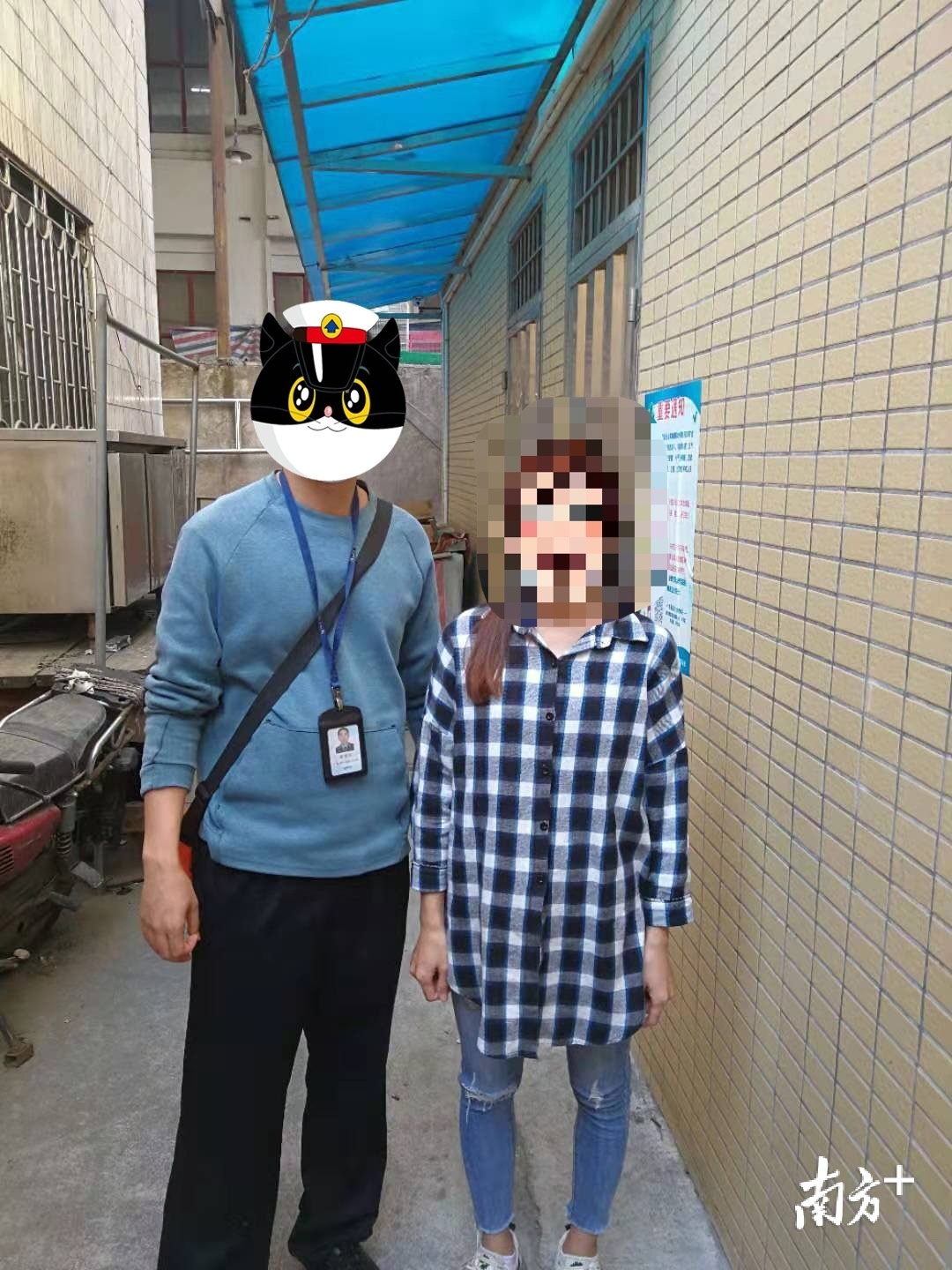 三角警方缴获部分涉案银行卡。