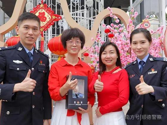 牛啊~牛啊~顺德警察新春街访，为你们送上新春平安祝福！