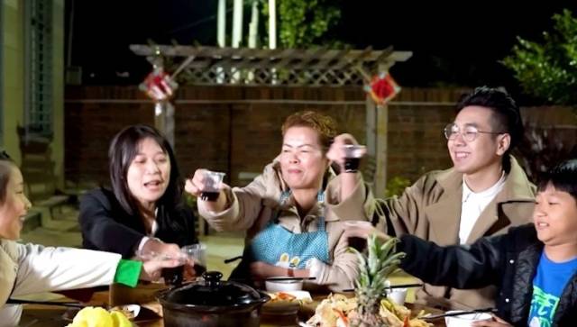 视频 |《村晚》之大年初一：《奥特曼大战菠萝秦椒怪》 下