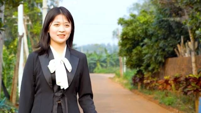 视频 |《村晚》之大年初一：《奥特曼大战菠萝秦椒怪》 上