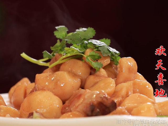 【学粤菜 过大年】白云粤菜师傅教你做特色美食：茨菇焖烧腩