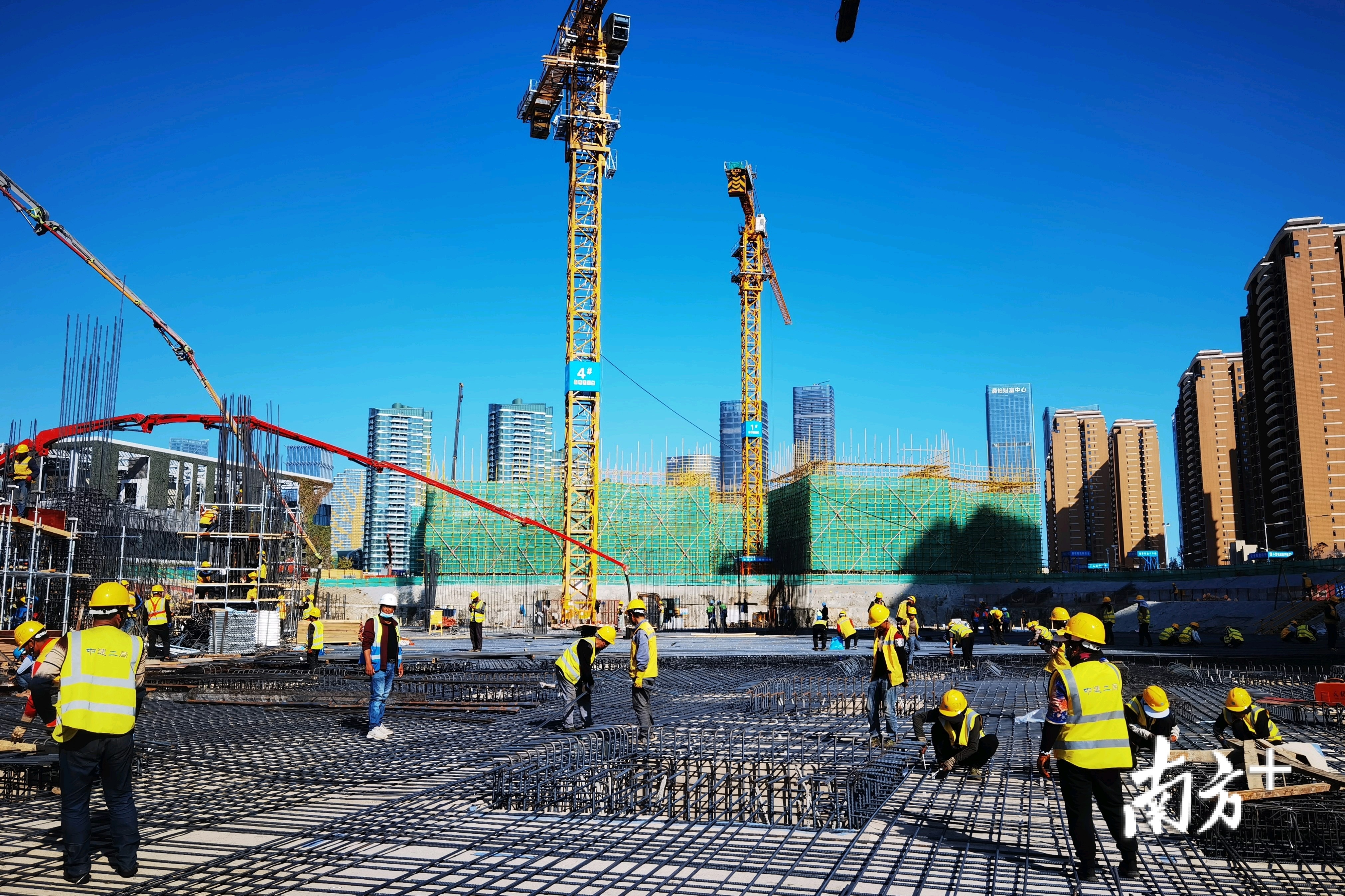 横琴新区子期幼儿园和小学项目工人们已经开始全力以赴，冲刺全面封顶。