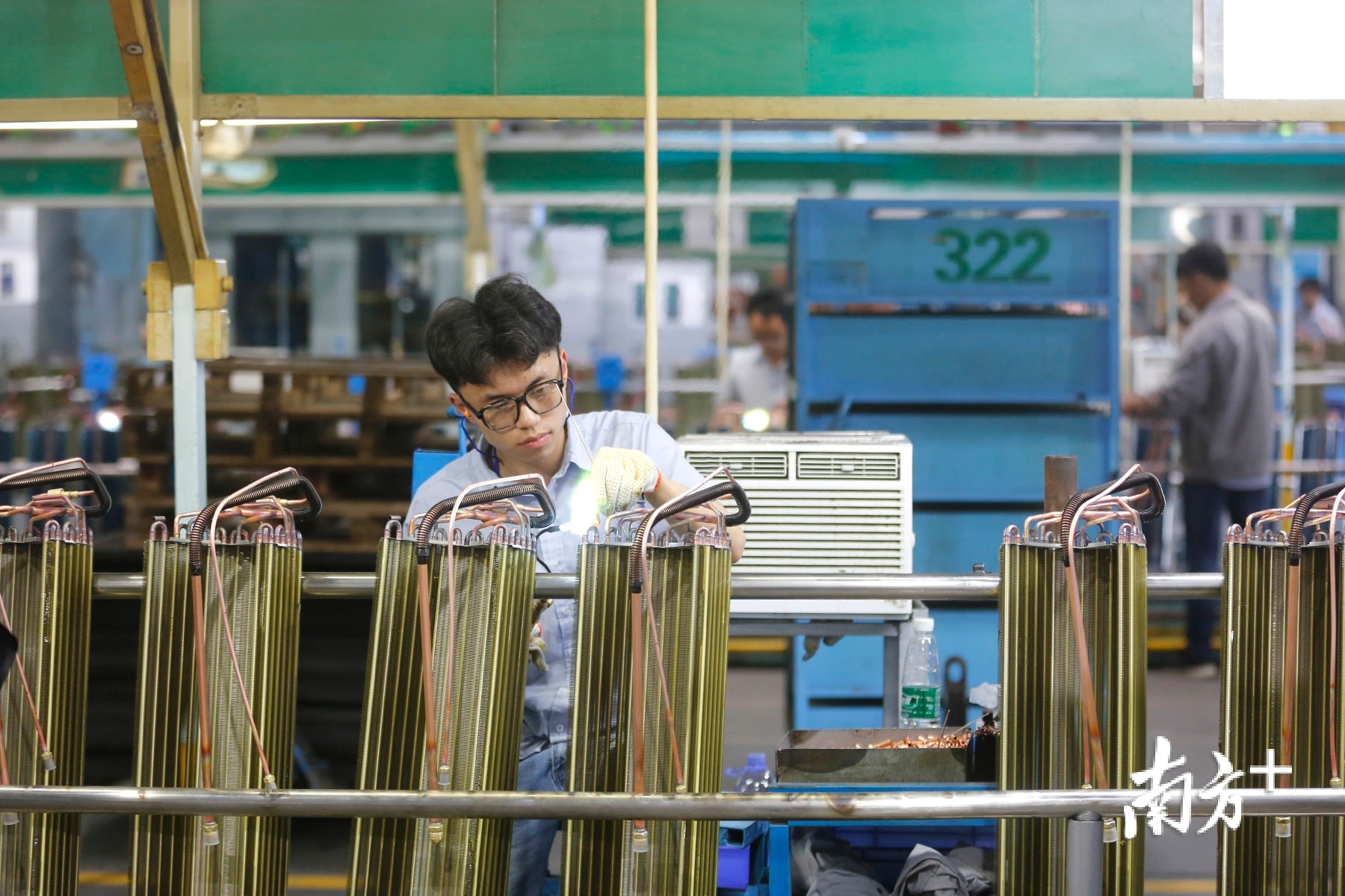 TCL中山工厂生产线。