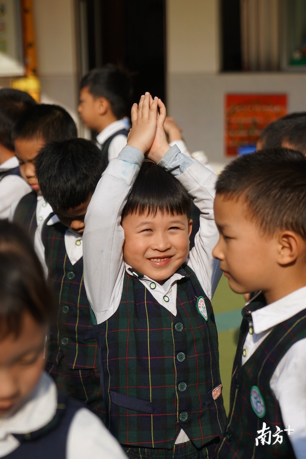 重返幼儿园,小朋友显得十分兴奋。梁素雅 摄 重返幼儿园,小朋友显得十分兴奋。梁素雅 摄