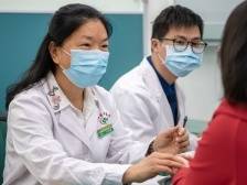 诊室里听民意，这位全国政协委员建言中医药发展