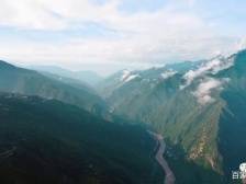 《激越怒江》第二集《搬出大山》