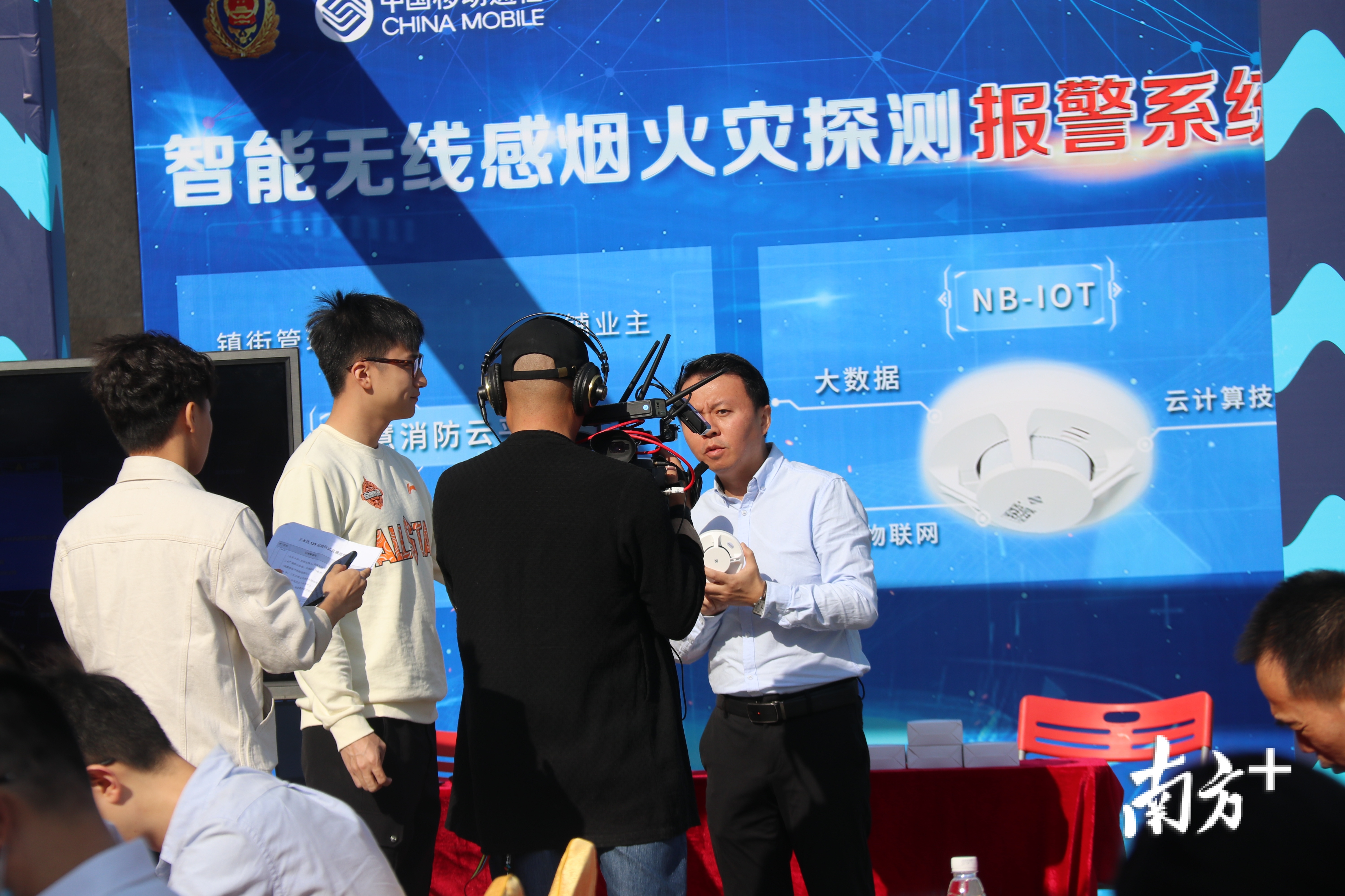 2020年,三水区投入建设经费3700余万元用于开展老旧住宅小区消防设施改造、市政和园区消火栓、电动自行车充电桩建设、“三小场所”智能感烟火灾探测报警器安装共四项工程。资料图片 2020年,三水区投入建设经费3700余万元用于开展老旧住宅小区消防设施改造、市政和园区消火栓、电动自行车充电桩建设、“三小场所”智能感烟火灾探测报警器安装共四项工程。资料图片