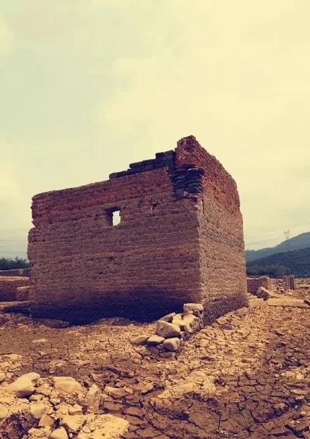 ▲炮楼遗址 ▲炮楼遗址