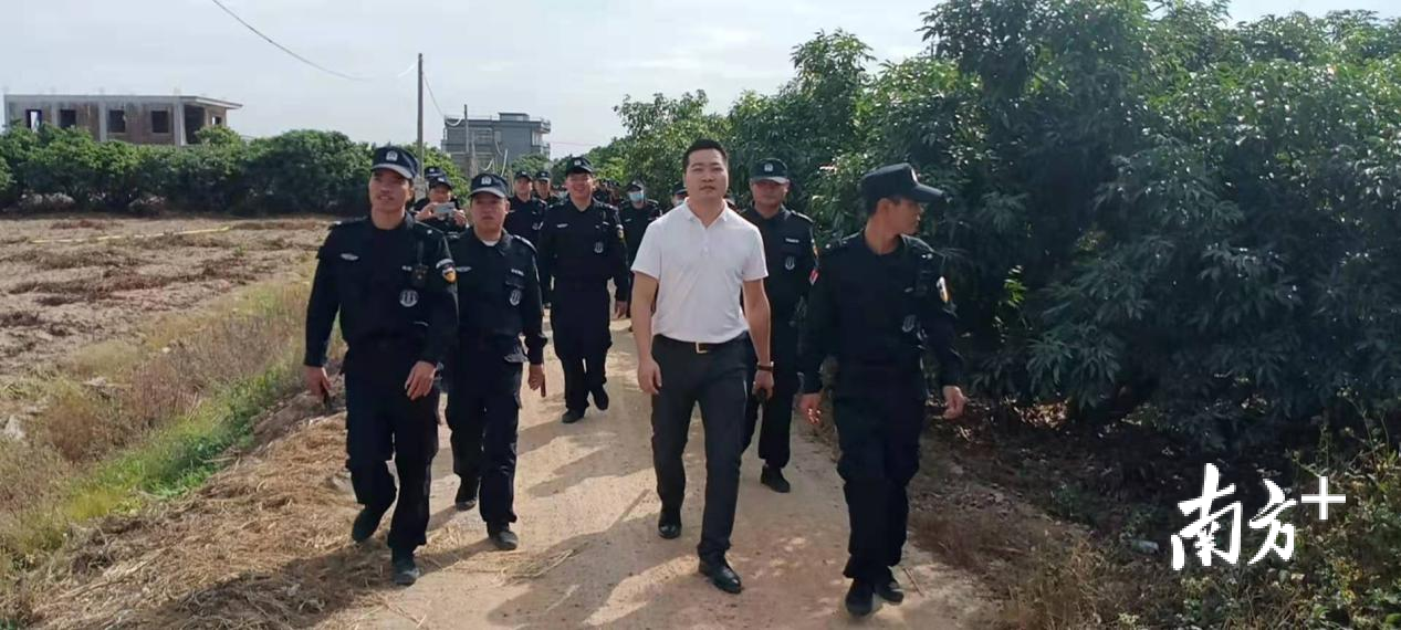 网格联防队实行24小时全天候、全方面、全覆盖的社会治理巡逻防控工作。