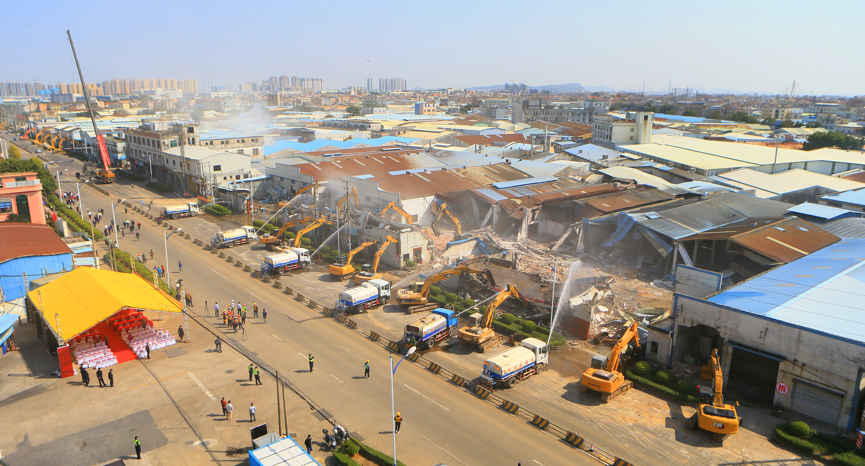 容桂将确保在3月31日前完成3233亩“应拆尽拆”任务,在5月31日前完成4038亩“应改尽改”任务。 容桂将确保在3月31日前完成3233亩“应拆尽拆”任务,在5月31日前完成4038亩“应改尽改”任务。