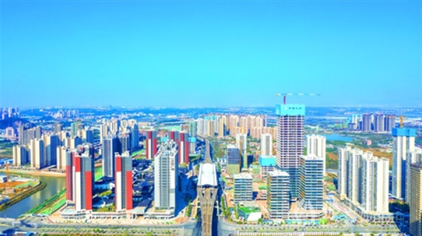 佛山双子星城2.5产业园的180米超高层写字楼东塔已经封顶。园区位于三水新城TOD片区,是三水重要的总部经济载体、广东省重点建设项目。佛山日报记者 王澍 摄 佛山双子星城2.5产业园的180米超高层写字楼东塔已经封顶。园区位于三水新城TOD片区,是三水重要的总部经济载体、广东省重点建设项目。佛山日报记者 王澍 摄