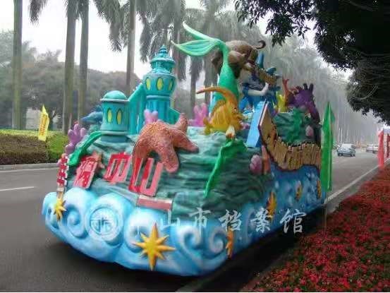 2011年,9个不同主题彩车组成彩车巡游成为焦点