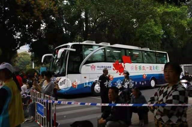 2013年,鼓励大家“大爱三献,生命接力”无偿献血