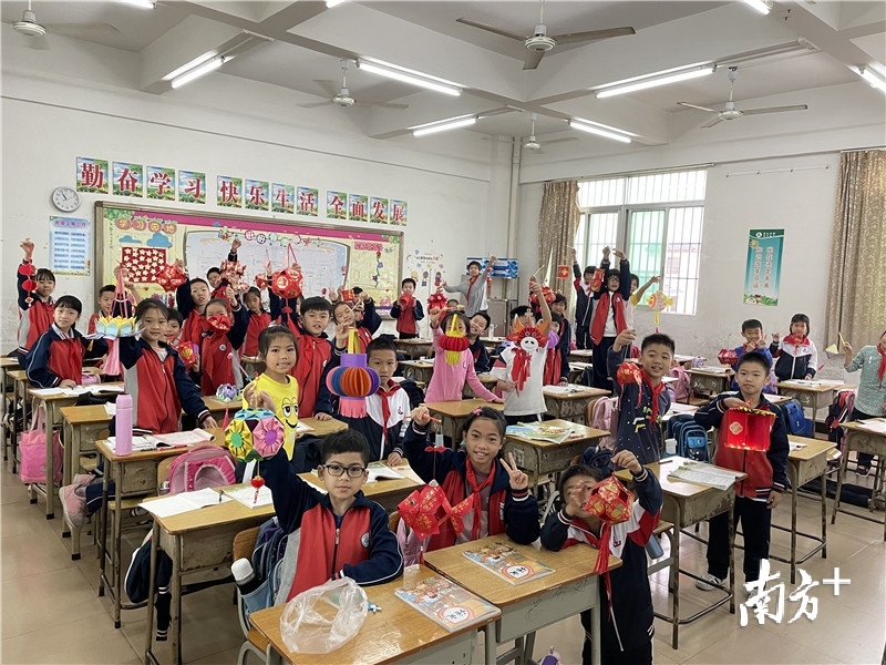 礼乐中心小学学生做的灯笼极富想象力，各具特色，创意无限。