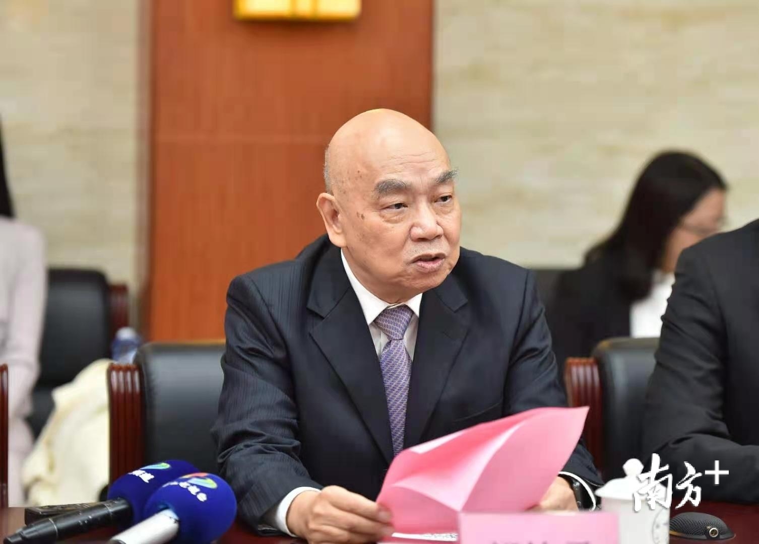 彩虹集团董事局主席胡铭霖致辞。