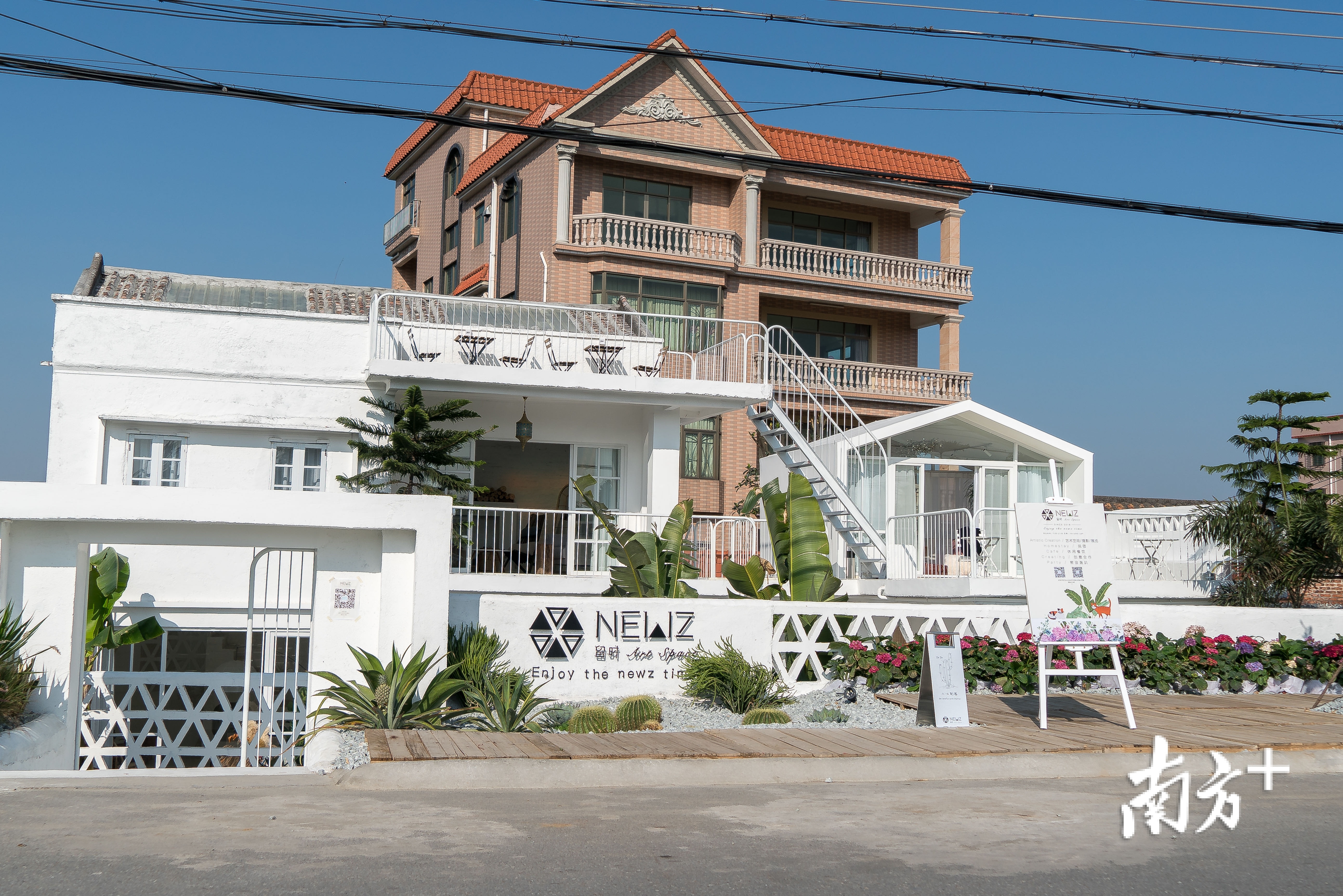 村子里开起网红店。