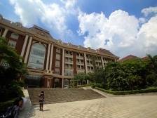 他建议技师学院加快纳入高校序列