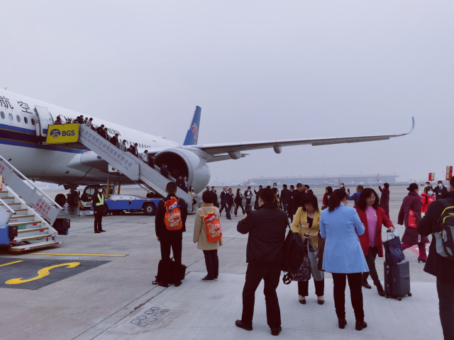 今天下午广东代表抵京,这次参会我非常感慨