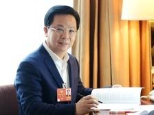 关心“餐桌上的幸福感”，他大力倡导无抗生素养殖