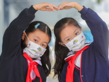 叮咚看两会|“吃药靠掰、用量靠猜”，儿童用药也要重视细枝末节