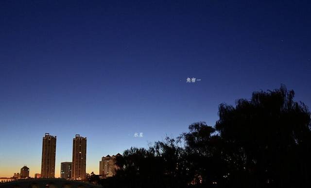2013年11月18日水星西大距,天津市天文爱好者张子尧于当日凌晨在天津拍摄的水星照片。 2013年11月18日水星西大距,天津市天文爱好者张子尧于当日凌晨在天津拍摄的水星照片。