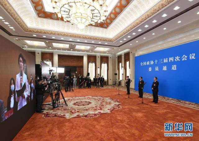 图集|首场“委员通道”开启，张海迪、包为民等接受采访