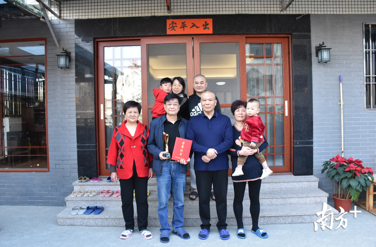 潮州市湘桥区锡美村罗如群一家被授予第十二届全国五好家庭称号。受访者供图
