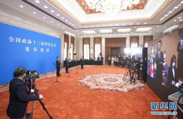 图集|首场“委员通道”开启，张海迪、包为民等接受采访