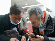 叮咚看两会|白岩松的一席话，说出一个什么大问题？